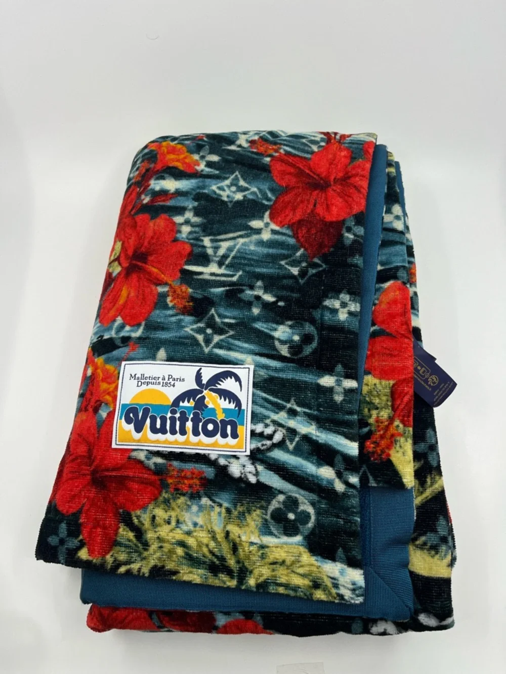 New Authentic Louis Vuitton Surfin' Monogram Beach Towel M79818